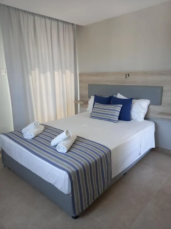 פרוטאראס Proteas Mare Suites דירה
