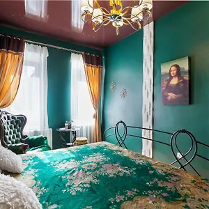 https://deluxe-leopolli-3-rooms.hotelslviv.net